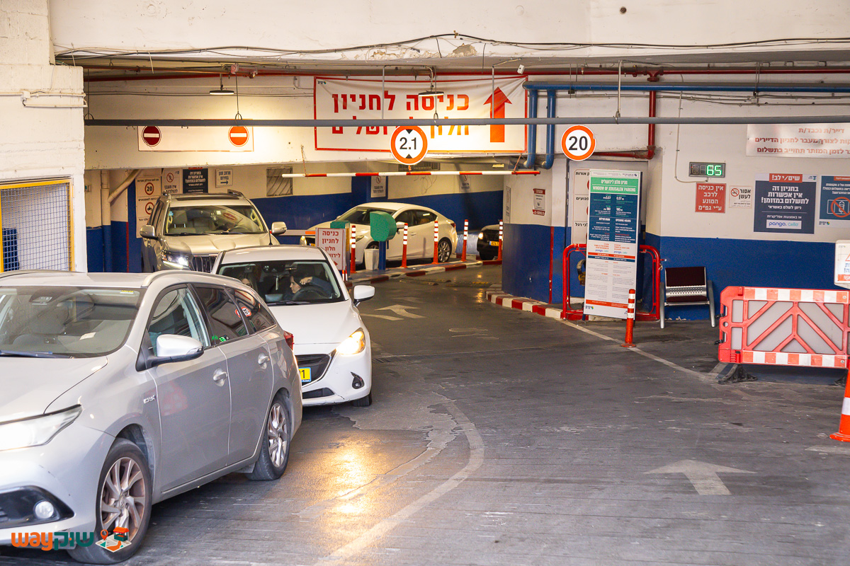 חניון חלון